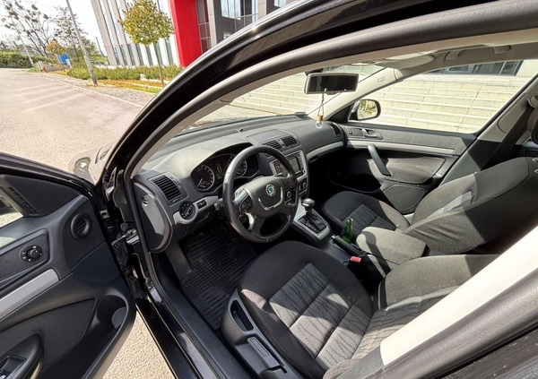 Skoda Octavia cena 27000 przebieg: 272000, rok produkcji 2012 z Wrocław małe 79